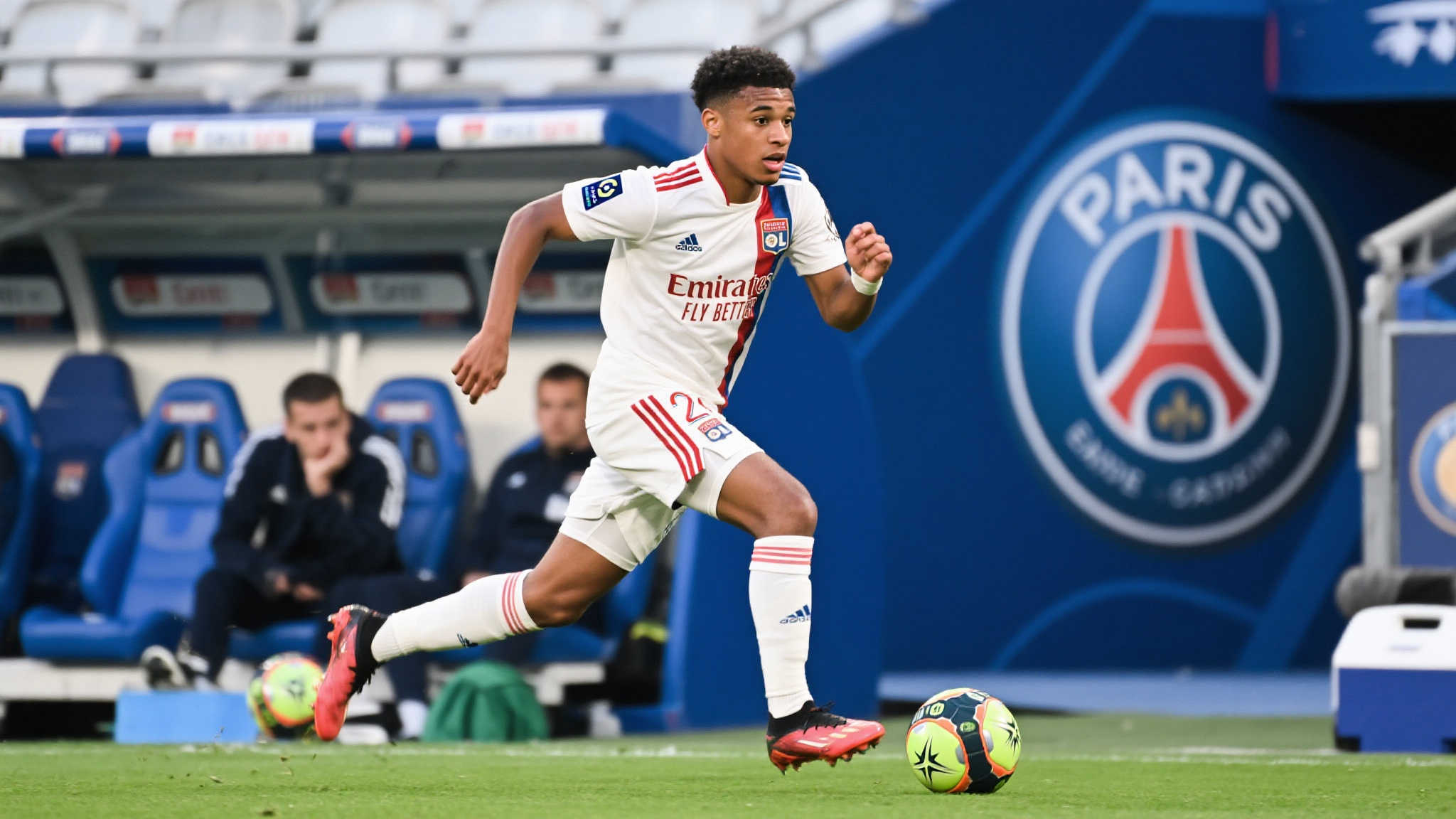 意甲新星夸安萨4000万欧加盟勒沃库森,签约至2030年 许多欧洲顶级足球俱乐部越来越倾向于投资有潜力、新星